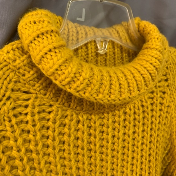 NWOT chunky knit H&M sweater size L yellow mustard marigold color - Picture 3 of 6